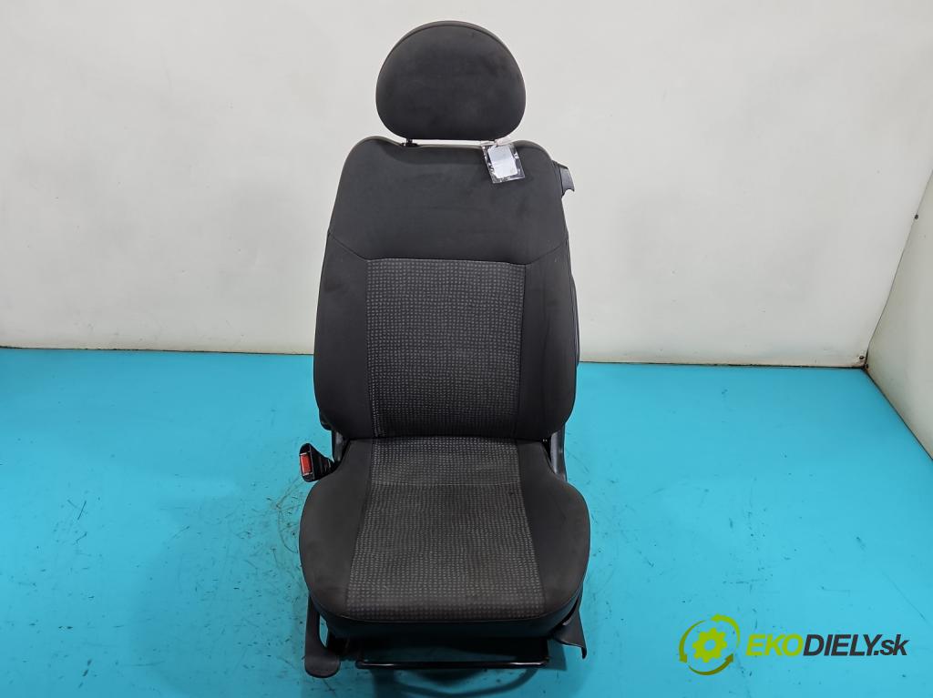 Opel Corsa C 2000-2006 1,3.0 cdti 69KM manual 51 kW 1248 cm3 3- Sedačka ľavý  (Sedadlo)