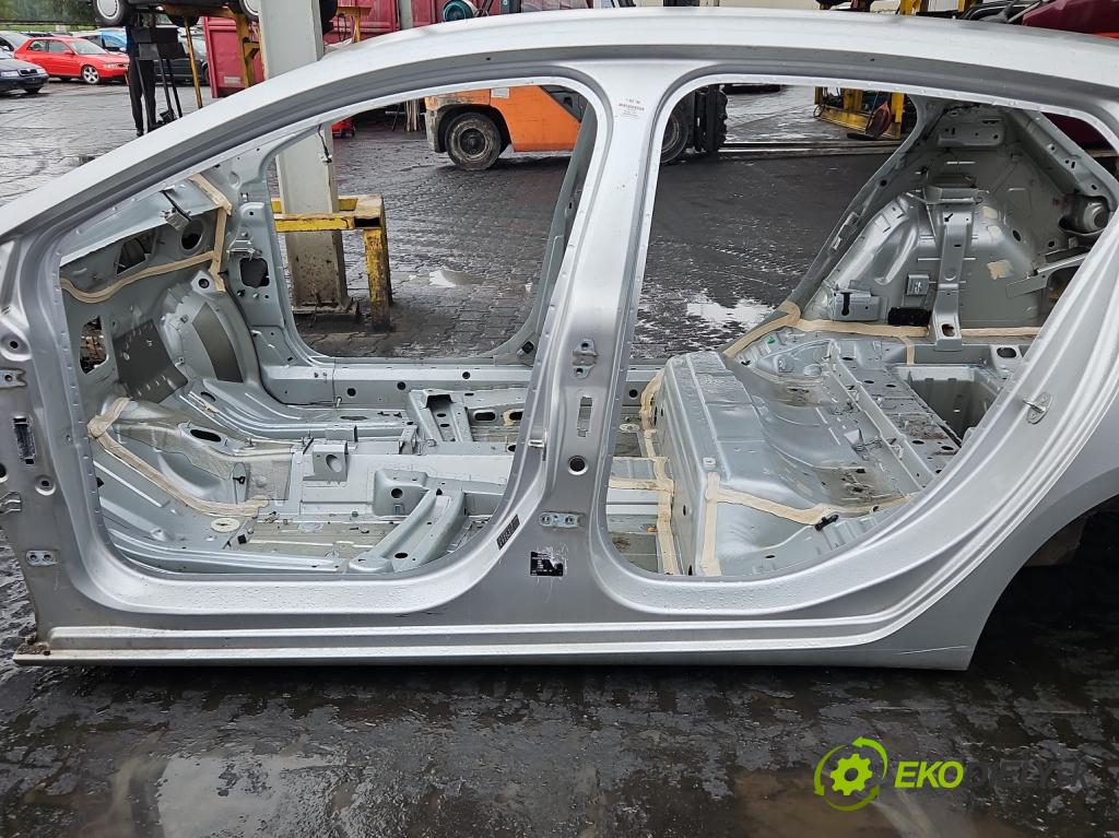 Opel Astra V  2015- 1.5 cdti 122 hp manual 90 kW 1496 cm3 5- práh levý  (Karoserie ostatní)