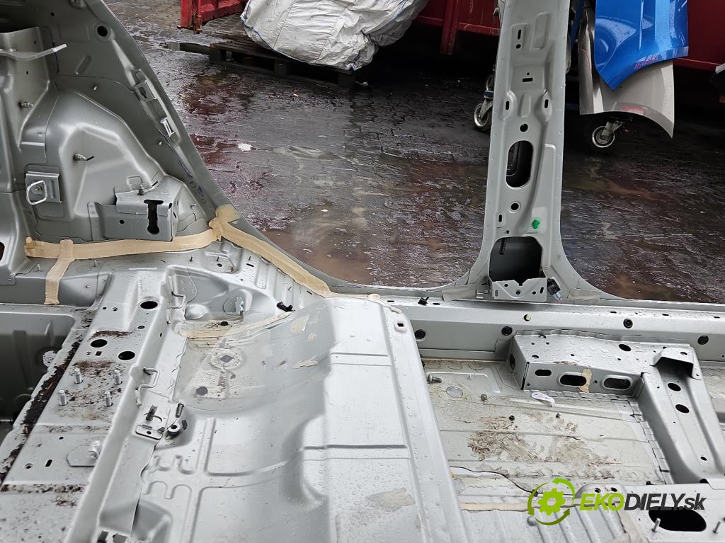 Opel Astra V  2015- 1.5 cdti 122 hp manual 90 kW 1496 cm3 5- práh levý  (Karoserie ostatní)