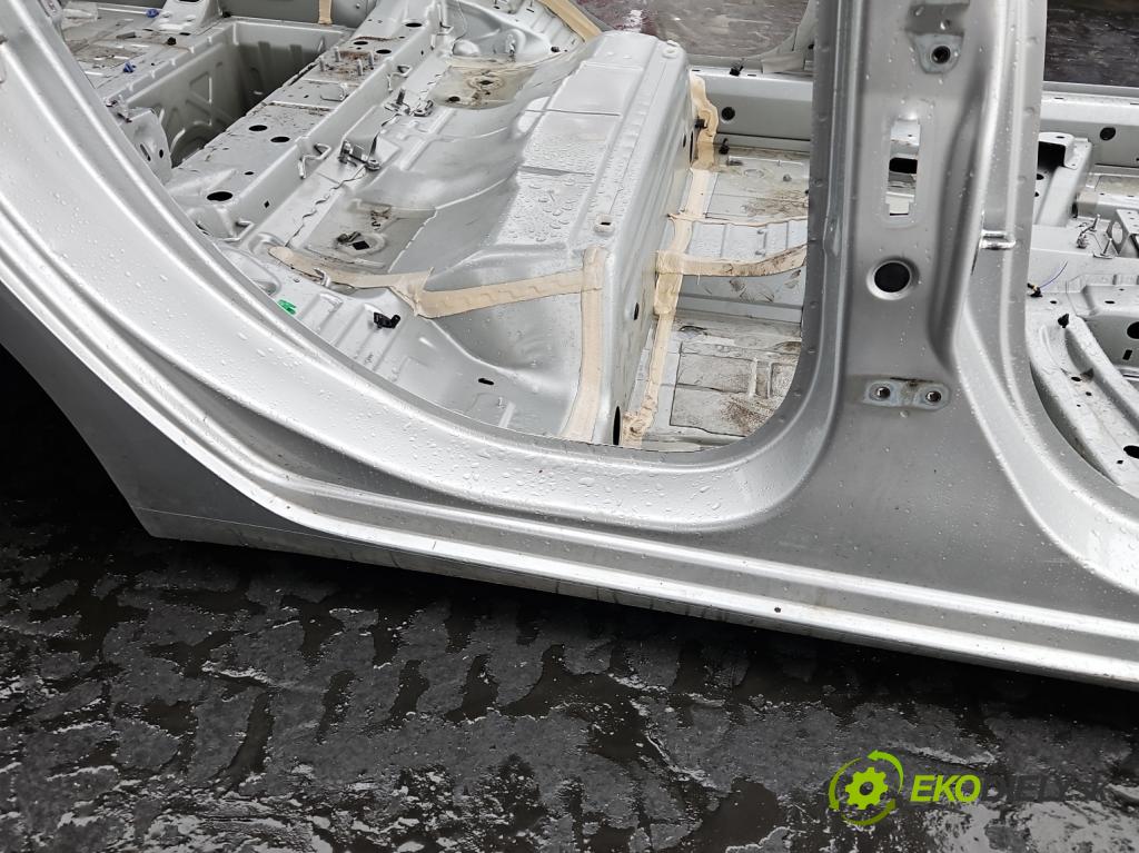 Opel Astra V  2015- 1.5 cdti 122 hp manual 90 kW 1496 cm3 5- práh pravý  (Karoserie ostatní)