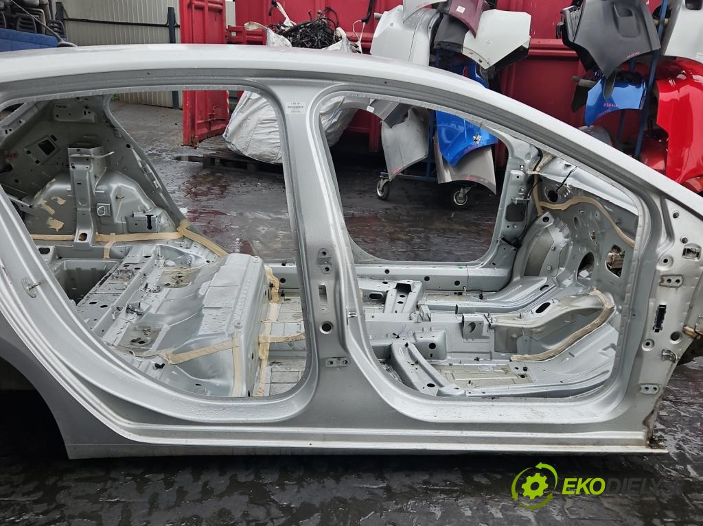 Opel Astra V  2015- 1.5 cdti 122 hp manual 90 kW 1496 cm3 5- práh pravý  (Karoserie ostatní)