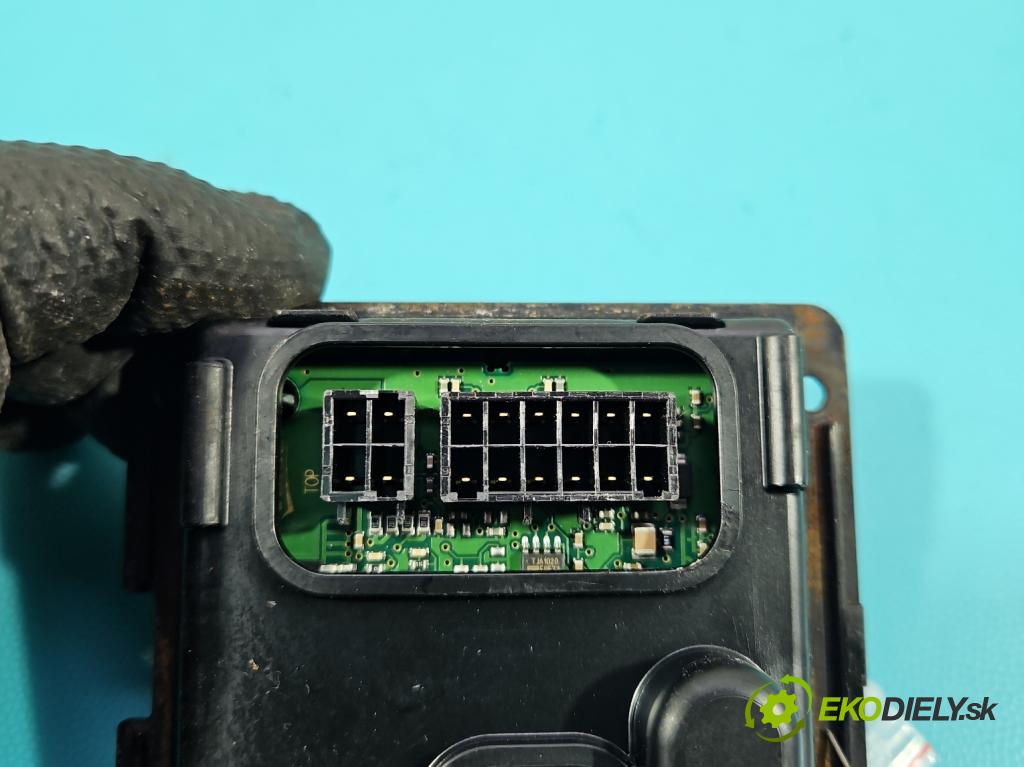 Opel Vectra C 2002-2008 3.2 V6 211KM automatic 155 kW 3175 cm3 5- střídač: xenon 13184052 (Riadiaca jednotka xenónu)