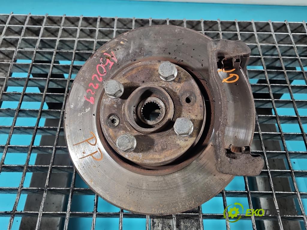 Nissan Note I 2006-2012 1.6 16V 110 hp manual 81 kW 1598 cm3 5- náboj pravé  (Náboj kola)