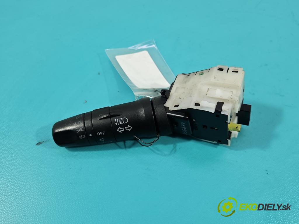 Nissan Note I 2006-2012 1.6 16V 110 HP manual 81 kW 1598 cm3 5- prepínač smeroviek  (Prepínacie páčky pod volantom)