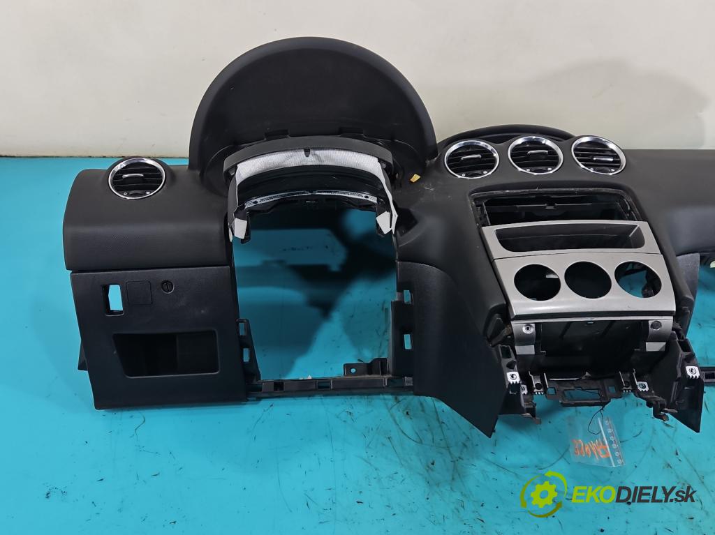 Peugeot 308 I 2007-2013 1.4 16V 98 HP manual 72 kW 1397 cm3 5- kokpit,pristrojová doska rozdeľovacia