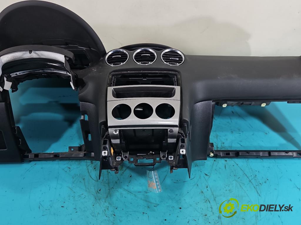 Peugeot 308 I 2007-2013 1.4 16V 98 HP manual 72 kW 1397 cm3 5- kokpit,pristrojová doska rozdeľovacia