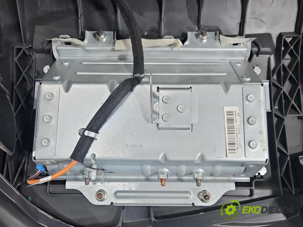 Peugeot 308 I 2007-2013 1.4 16V 98 HP manual 72 kW 1397 cm3 5- kokpit,pristrojová doska rozdeľovacia