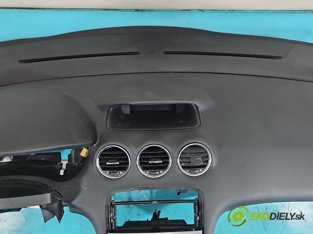 Peugeot 308 I 2007-2013 1.4 16V 98 HP manual 72 kW 1397 cm3 5- kokpit,pristrojová doska rozdeľovacia