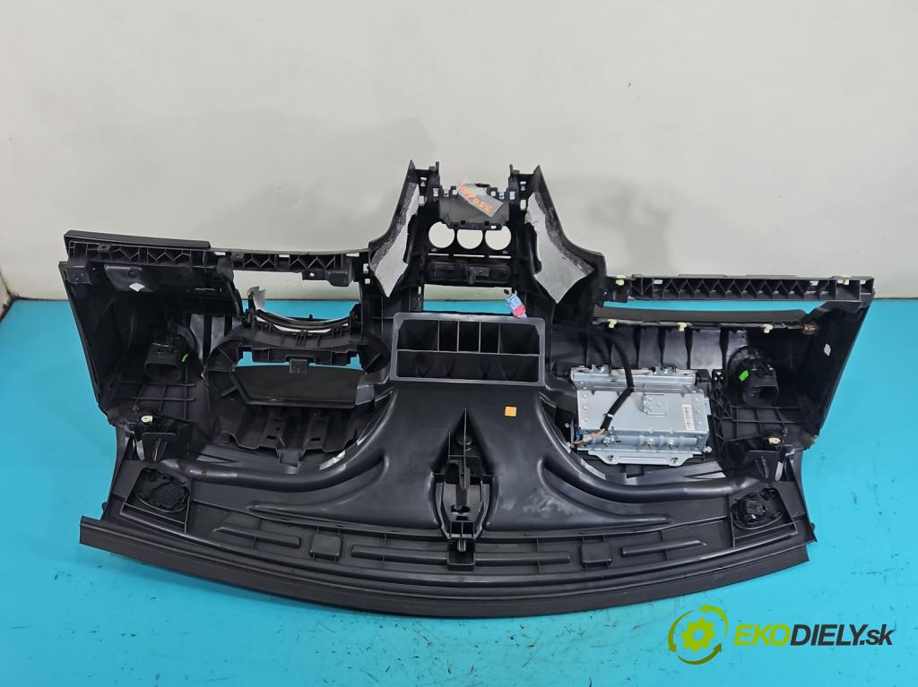 Peugeot 308 I 2007-2013 1.4 16V 98 HP manual 72 kW 1397 cm3 5- kokpit,pristrojová doska rozdeľovacia