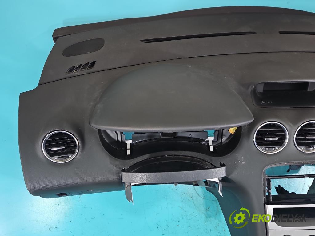 Peugeot 308 I 2007-2013 1.4 16V 98 HP manual 72 kW 1397 cm3 5- kokpit,pristrojová doska rozdeľovacia