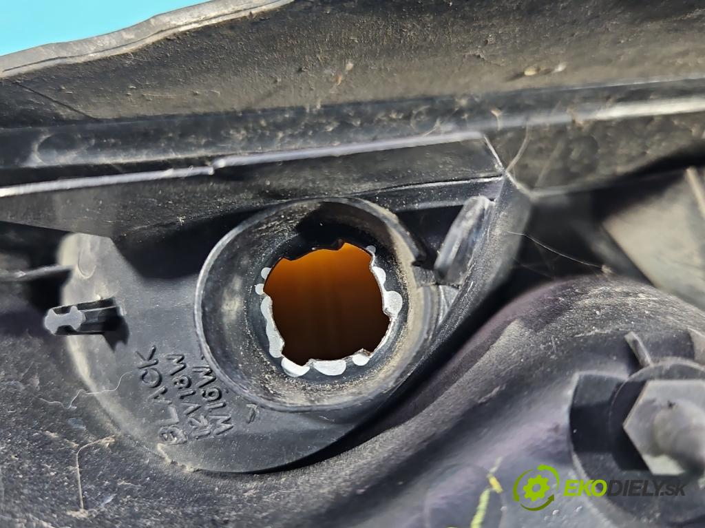 Nissan Note I 2006-2012 1.6 16V 110 HP manual 81 kW 1598 cm3 5- svetlo / reflektor zadné pravé  (Kľučka dverí ostatné)
