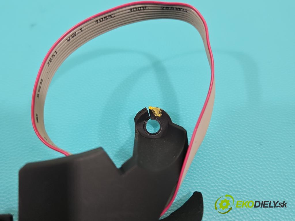 Vw Passat B7 2010-2014 2.0 tdi 140 HP manual 103 kW 1968 cm3 4- prepínač multifunkční: řízení: 3C8959537D (Prepínacie páčky pod volantom)