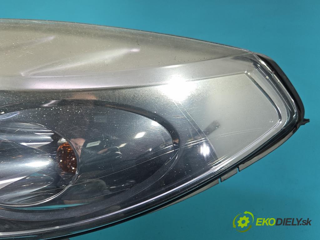 Dacia Sandero I 2008-2012 1.4 8V (714)) 75 HP manual 55 kW 1390 cm3 5- Reflektor: ľavý 8200733878 (Kľučka dverí ostatné)