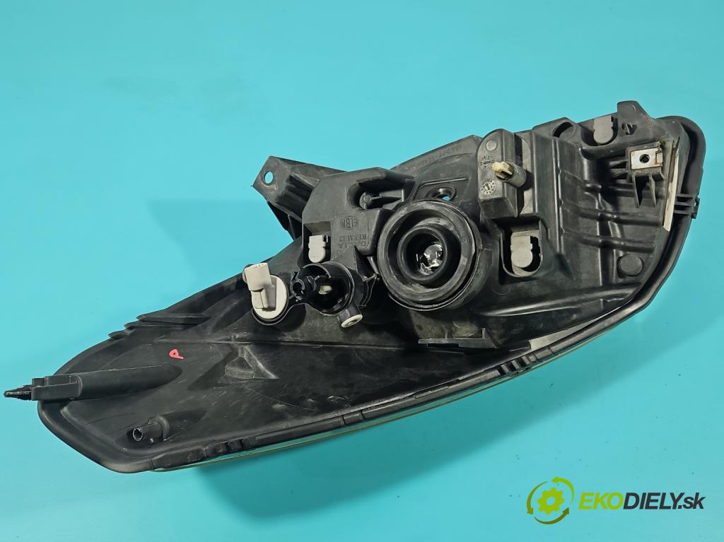 Dacia Sandero I 2008-2012 1.4 8V (714)) 75 HP manual 55 kW 1390 cm3 5- Reflektor: pravý 8200733877 (Svetlo predné pravé)