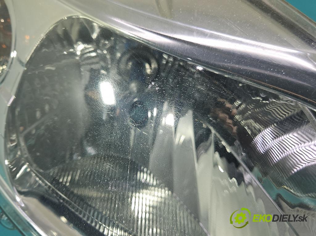 Dacia Sandero I 2008-2012 1.4 8V (714)) 75 HP manual 55 kW 1390 cm3 5- Reflektor: pravý 8200733877 (Svetlo predné pravé)