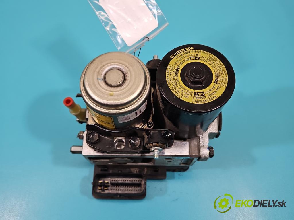 Lexus IS III 2014-2025 2.5 vvti 181KM automatic 133 kW 2494 cm3 4- čerpadlo abs 44510-30300 (Pumpa ABS)