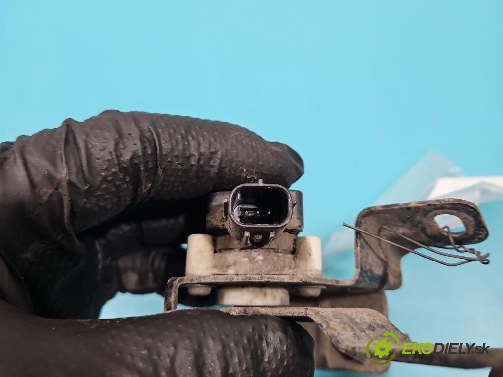 Lexus IS III 2014-2025 2.5 vvti 181KM automatic 133 kW 2494 cm3 4- snímač nastavenia xenon A032826-2 (Snímač)