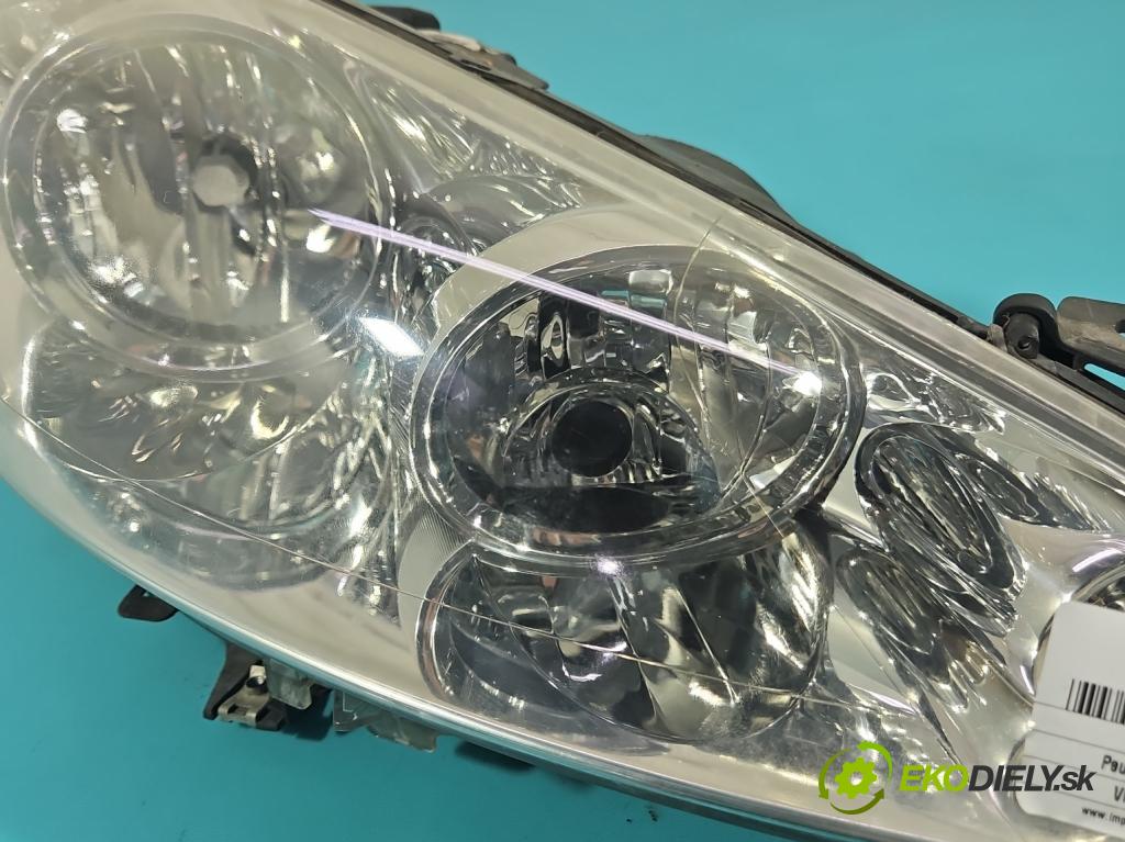 Peugeot 308 I 2007-2013 1.4 16V 98 HP manual 72 kW 1397 cm3 5- Reflektor: pravý  (Svetlo predné pravé)