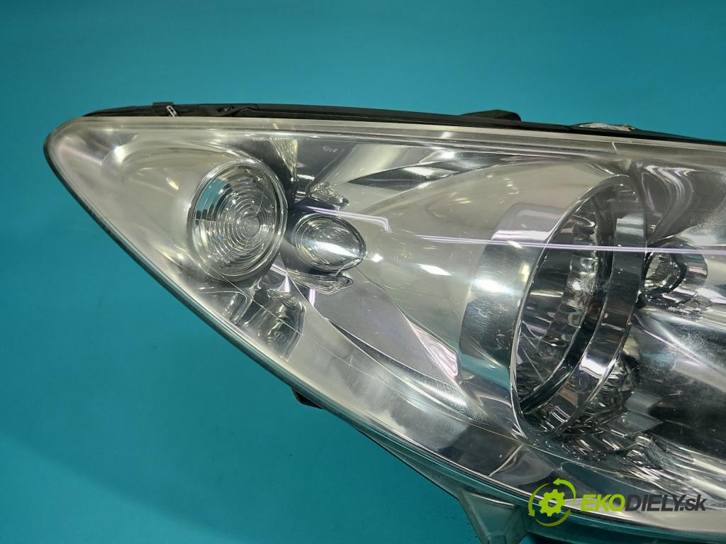 Peugeot 308 I 2007-2013 1.4 16V 98 HP manual 72 kW 1397 cm3 5- Reflektor: pravý  (Svetlo predné pravé)