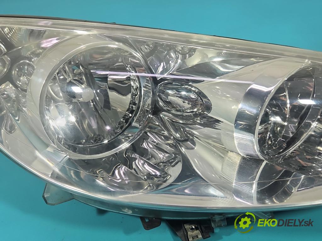 Peugeot 308 I 2007-2013 1.4 16V 98 HP manual 72 kW 1397 cm3 5- Reflektor: pravý  (Svetlo predné pravé)