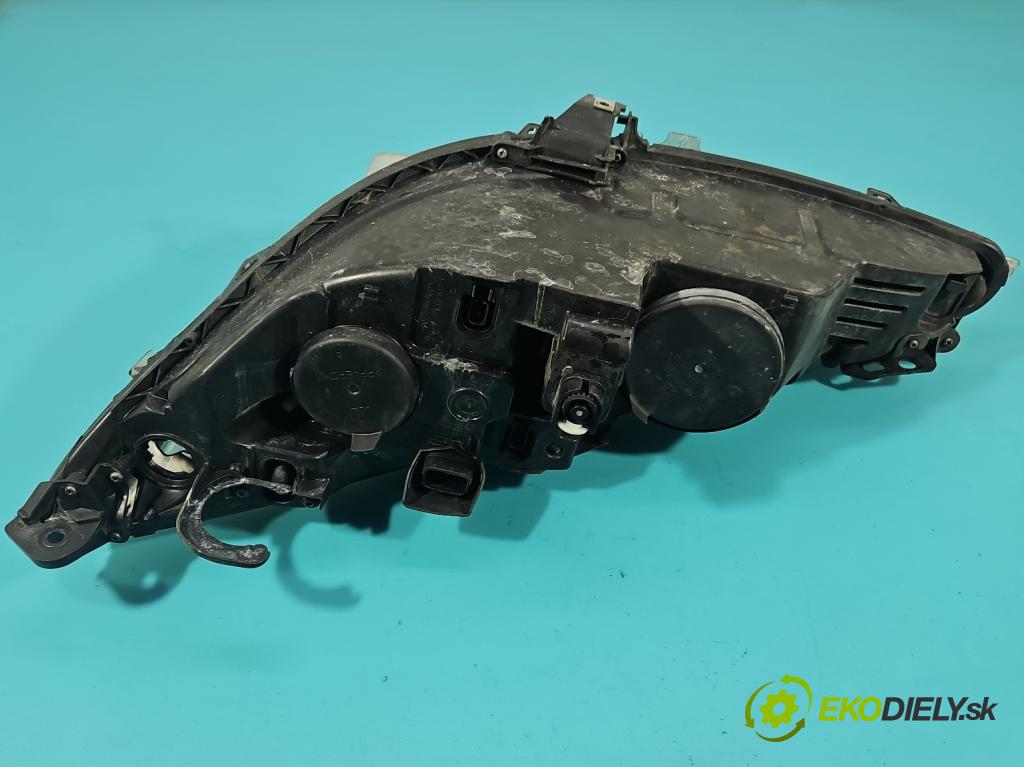 Peugeot 308 I 2007-2013 1.4 16V 98 HP manual 72 kW 1397 cm3 5- Reflektor: pravý  (Svetlo predné pravé)