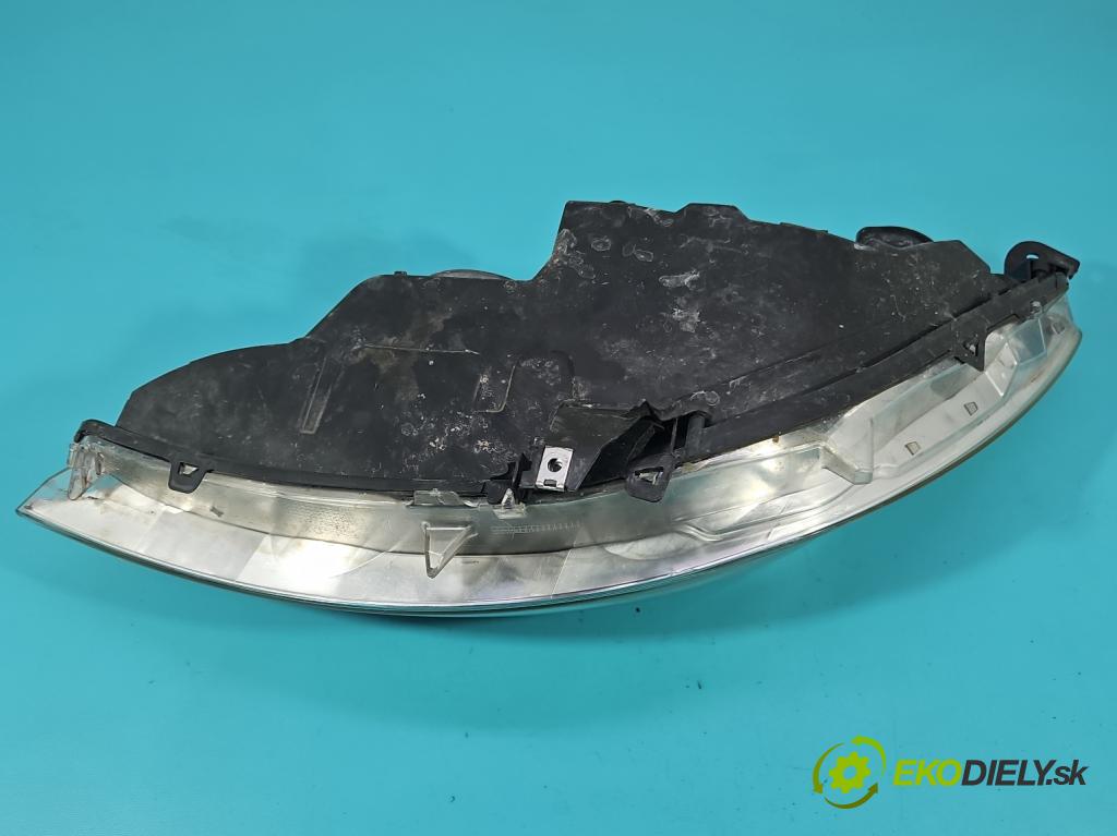 Peugeot 308 I 2007-2013 1.4 16V 98 HP manual 72 kW 1397 cm3 5- Reflektor: pravý  (Svetlo predné pravé)
