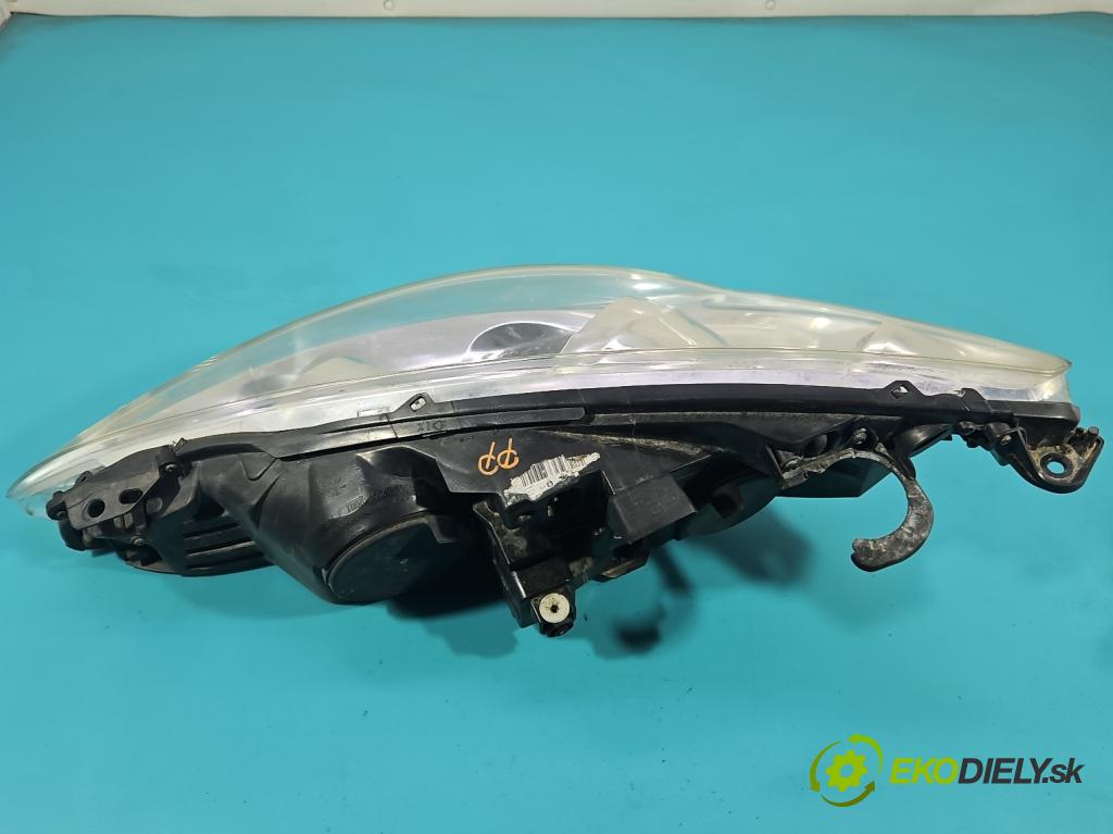 Peugeot 308 I 2007-2013 1.4 16V 98 HP manual 72 kW 1397 cm3 5- Reflektor: pravý  (Svetlo predné pravé)