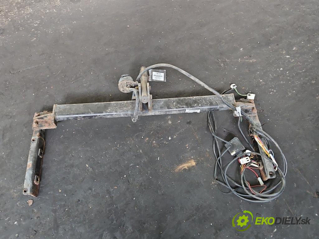 Nissan Note I 2006-2012 1.6 16V 110 HP manual 81 kW 1598 cm3 5- Hák: vlečení:  (Ťažné zariadenie)