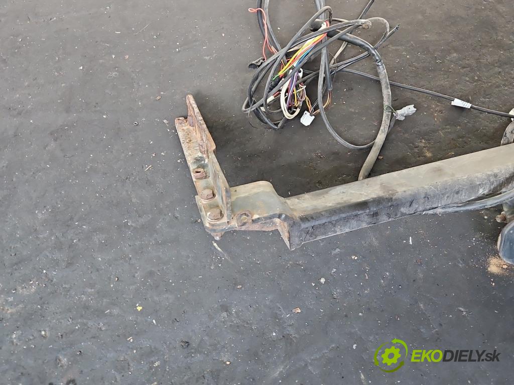 Nissan Note I 2006-2012 1.6 16V 110 HP manual 81 kW 1598 cm3 5- Hák: vlečení:  (Ťažné zariadenie)