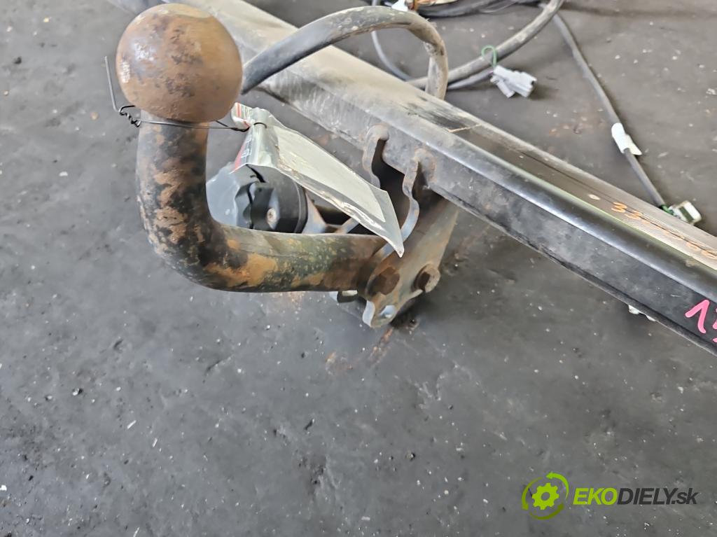 Nissan Note I 2006-2012 1.6 16V 110 HP manual 81 kW 1598 cm3 5- Hák: vlečení:  (Ťažné zariadenie)