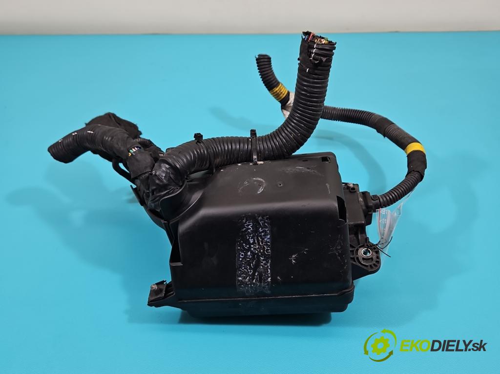 Fiat Doblo II 2010- 1.4 120 hp manual 88 kW 1368 cm3 5- skříňka pojistková 52028777 (Pojistková skříňka)