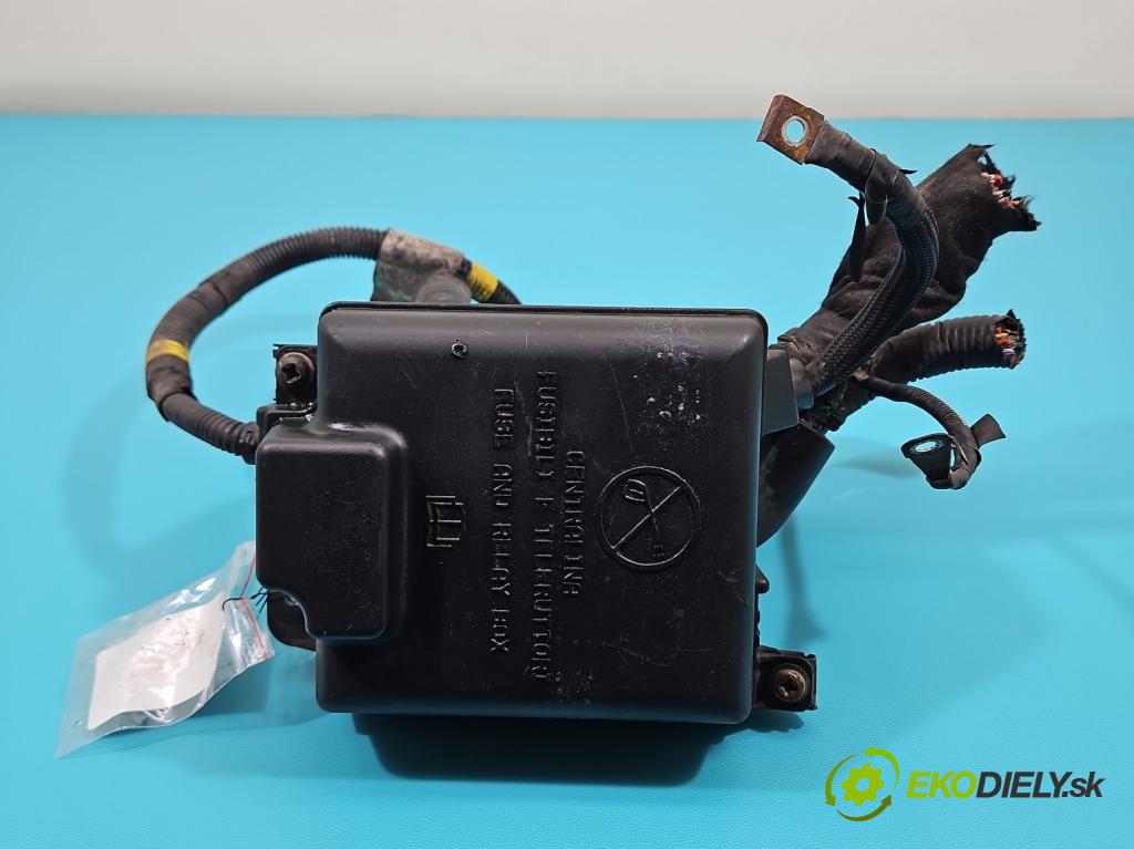 Fiat Doblo II 2010- 1.4 120 hp manual 88 kW 1368 cm3 5- skříňka pojistková 52028777 (Pojistková skříňka)