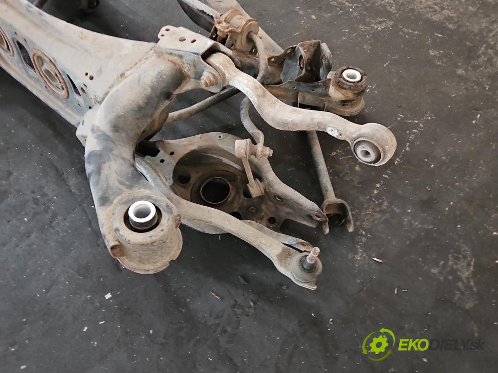 Lexus IS III 2014-2025 2.5 vvti 181KM automatic 133 kW 2494 cm3 4- zadní výztuha  (Zadní výztuha)