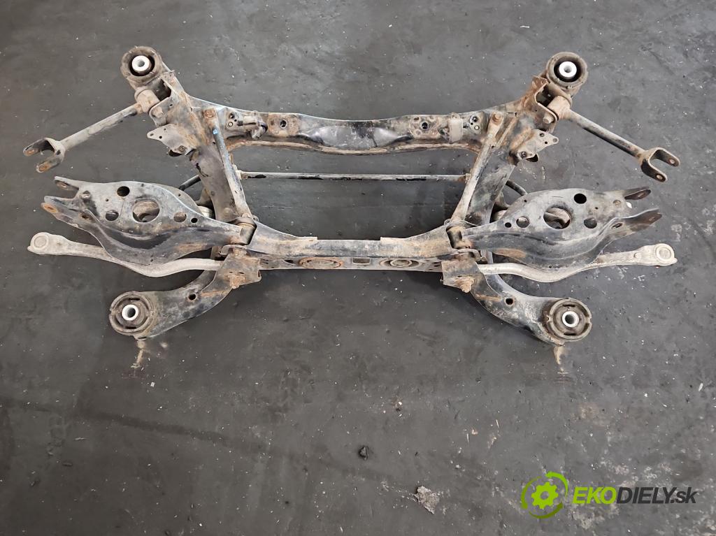 Lexus IS III 2014-2025 2.5 vvti 181KM automatic 133 kW 2494 cm3 4- zadní výztuha  (Zadní výztuha)