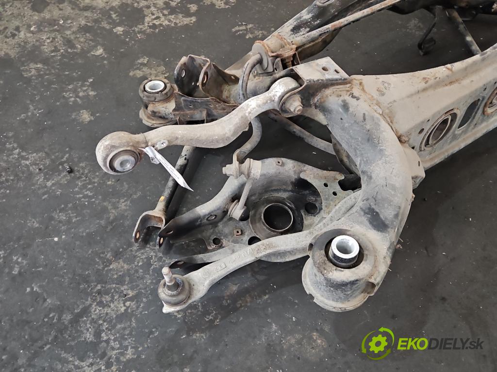 Lexus IS III 2014-2025 2.5 vvti 181KM automatic 133 kW 2494 cm3 4- zadní výztuha  (Zadní výztuha)