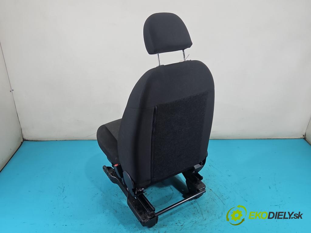 Fiat Doblo II 2010- 1.4 120 HP manual 88 kW 1368 cm3 5- Sedačka pravý  (Sedadlo)