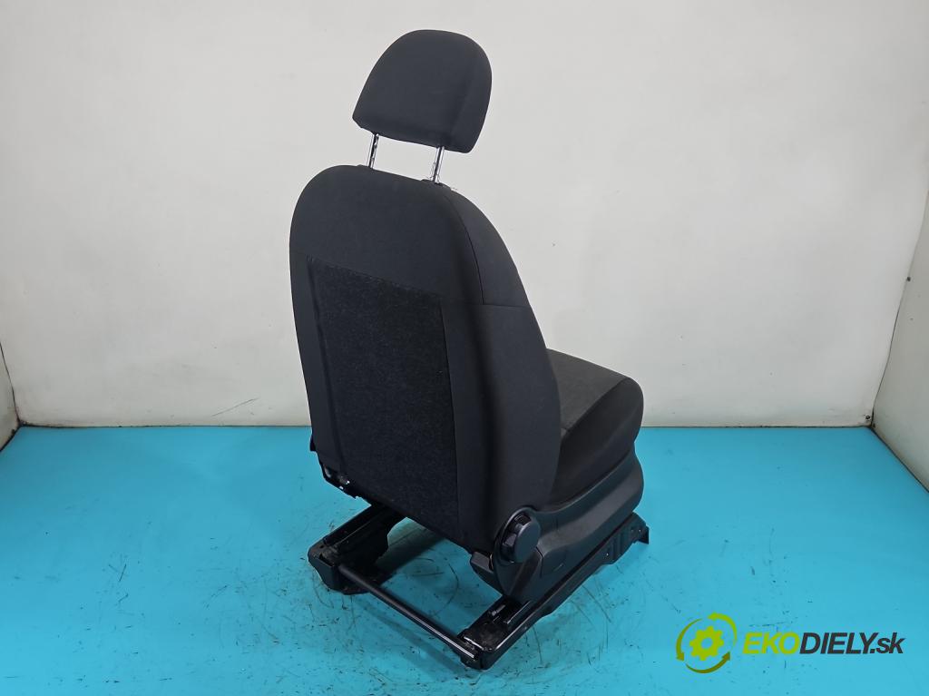 Fiat Doblo II 2010- 1.4 120 HP manual 88 kW 1368 cm3 5- Sedačka pravý  (Sedadlo)