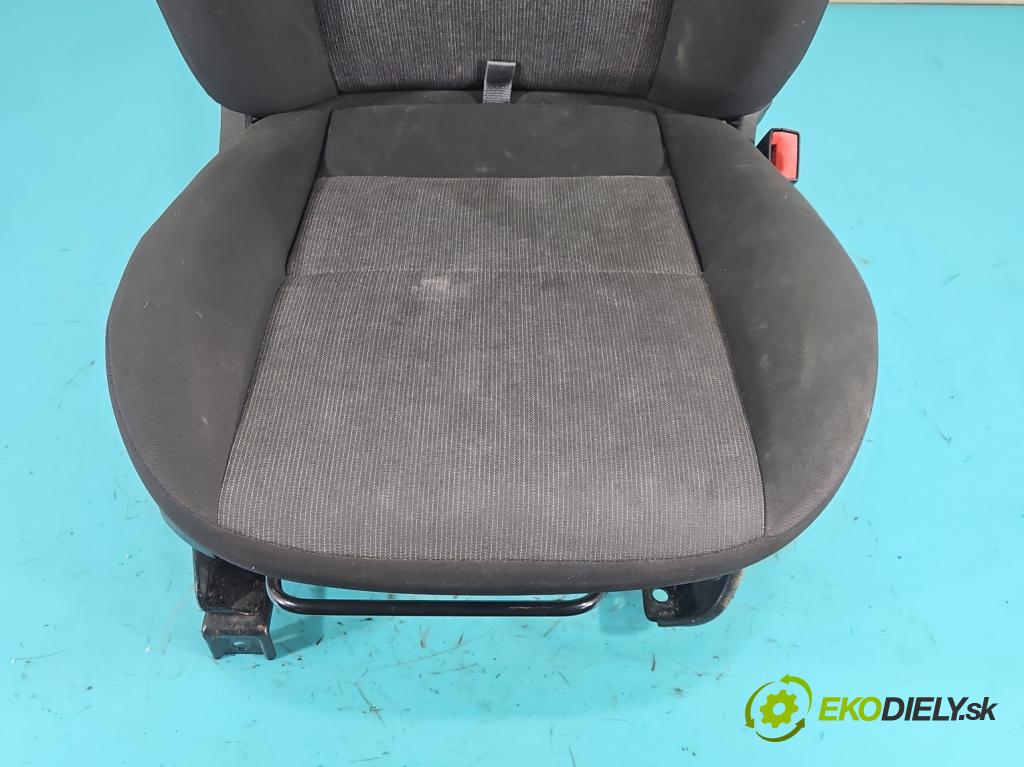 Fiat Doblo II 2010- 1.4 120 HP manual 88 kW 1368 cm3 5- Sedačka pravý  (Sedadlo)