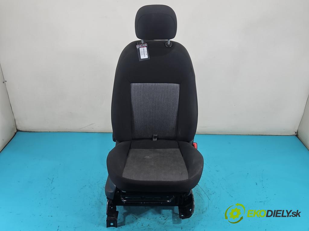 Fiat Doblo II 2010- 1.4 120 HP manual 88 kW 1368 cm3 5- Sedačka pravý  (Sedadlo)