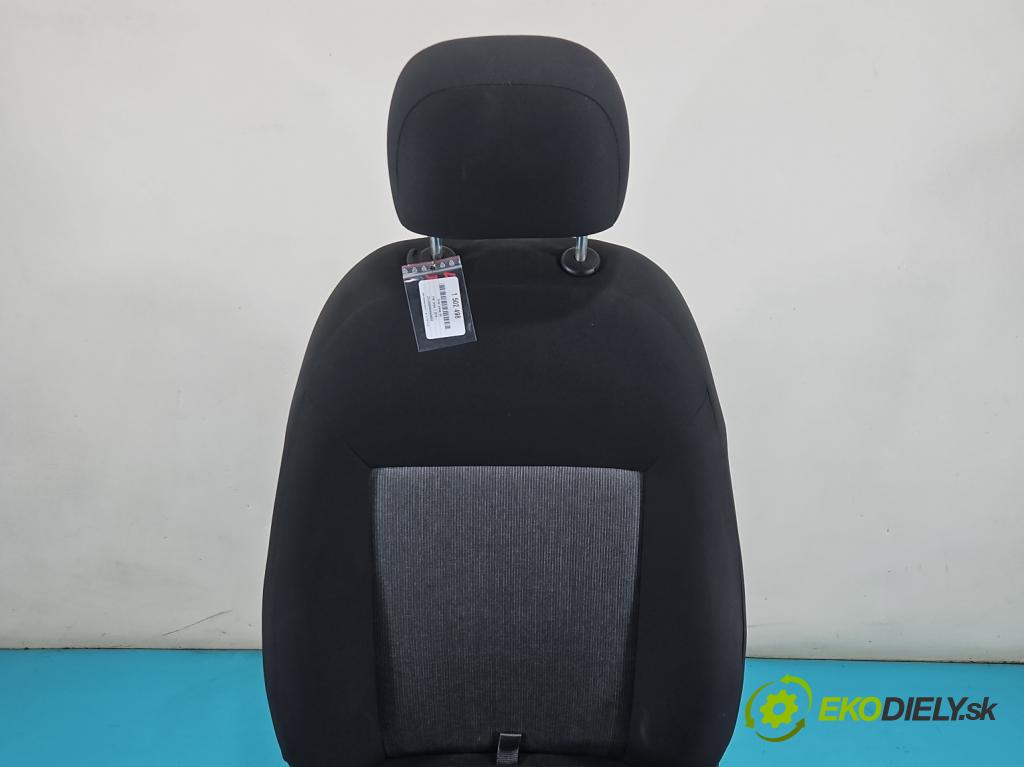 Fiat Doblo II 2010- 1.4 120 HP manual 88 kW 1368 cm3 5- Sedačka pravý  (Sedadlo)