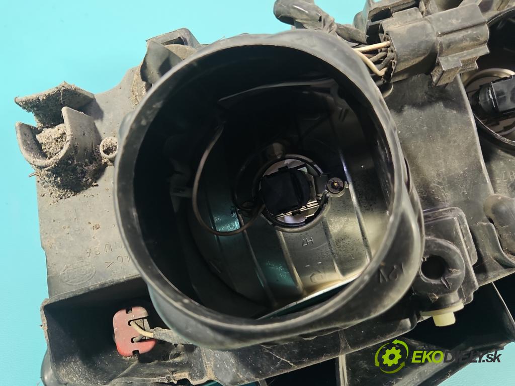 Chrysler Pacifica 3.5 V6 automatic 183 kW 3518 cm3 5- Reflektor: pravý  (Svetlo predné pravé)