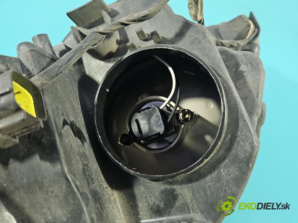 Chrysler Pacifica 3.5 V6 automatic 183 kW 3518 cm3 5- Reflektor: pravý  (Svetlo predné pravé)