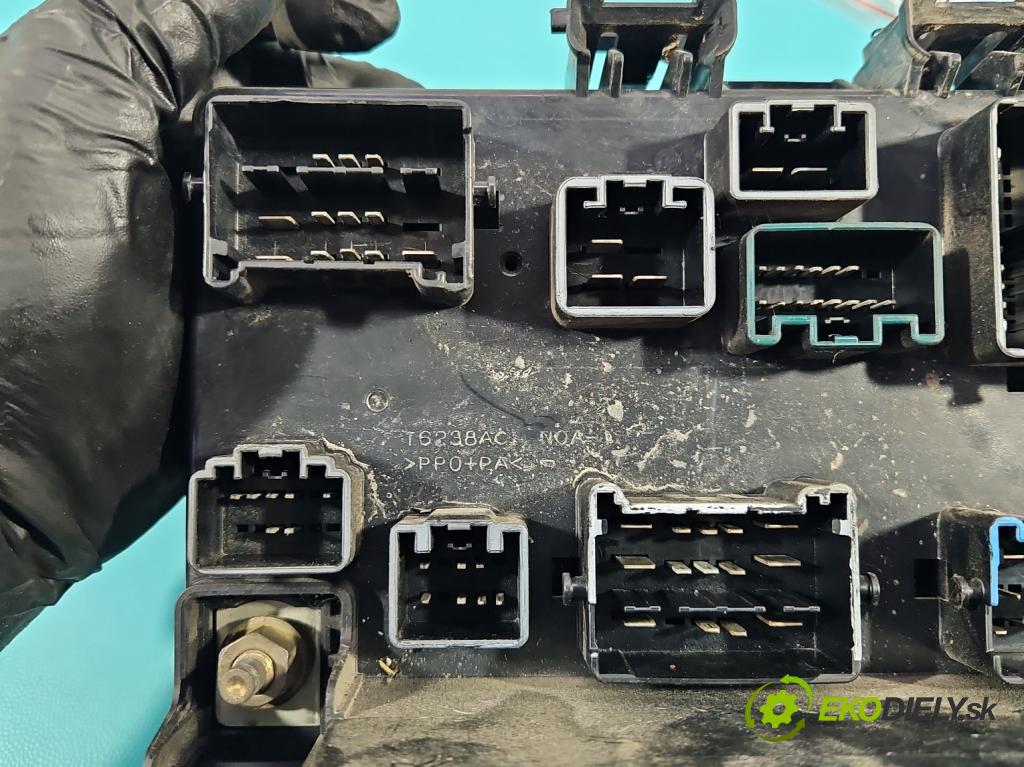 Chrysler Pacifica 3.5 V6 automatic 183 kW 3518 cm3 5- skříňka pojistková 05082790AH (Pojistková skříňka)