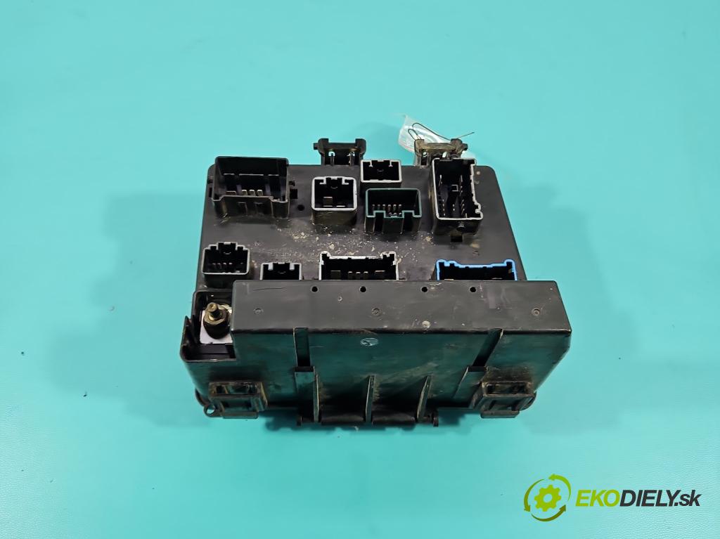 Chrysler Pacifica 3.5 V6 automatic 183 kW 3518 cm3 5- skříňka pojistková 05082790AH (Pojistková skříňka)