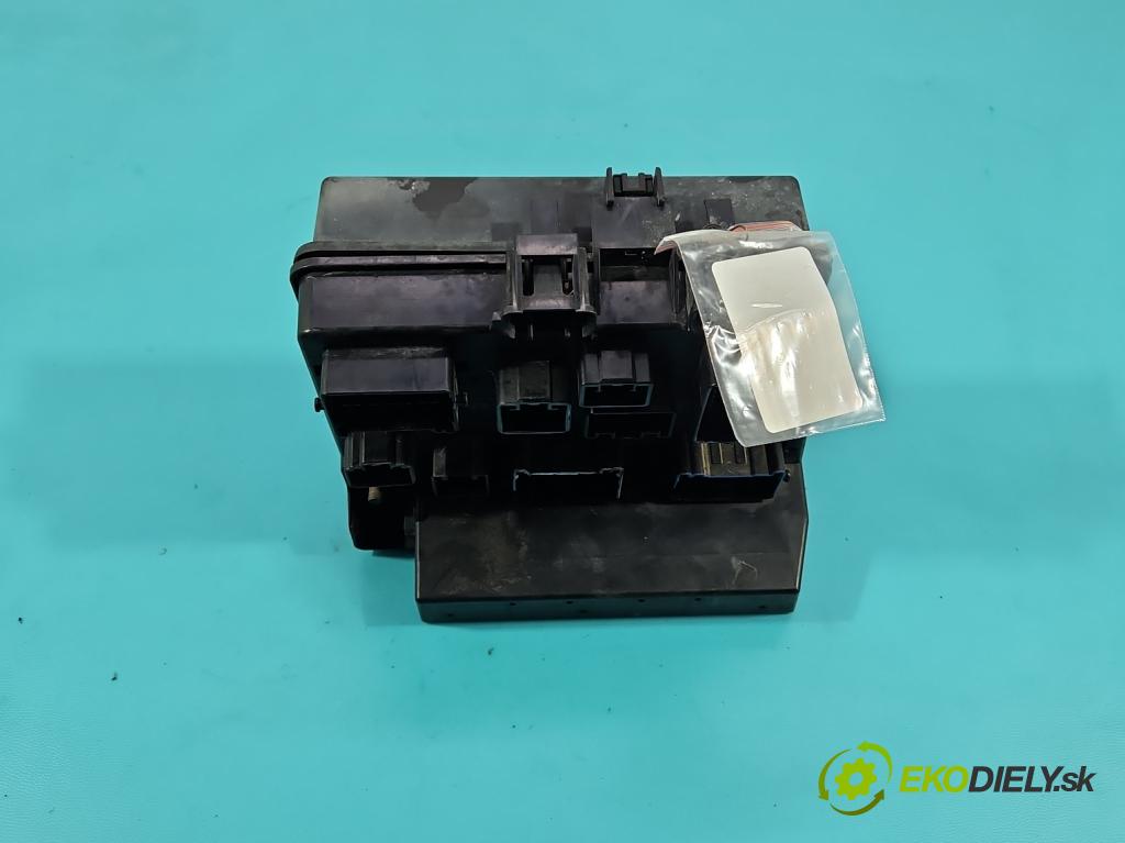 Chrysler Pacifica 3.5 V6 automatic 183 kW 3518 cm3 5- skříňka pojistková 05082790AH (Pojistková skříňka)