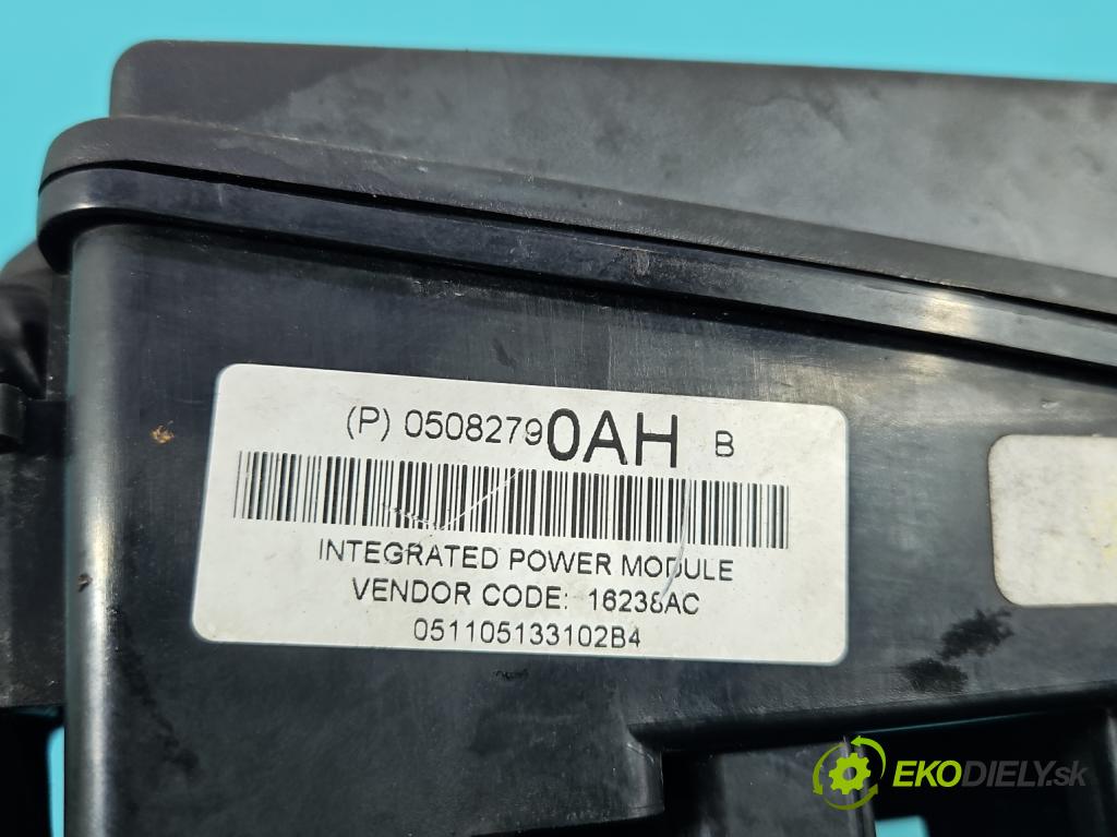 Chrysler Pacifica 3.5 V6 automatic 183 kW 3518 cm3 5- skříňka pojistková 05082790AH (Pojistková skříňka)