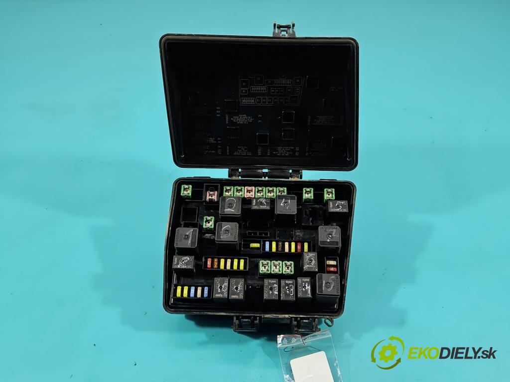 Chrysler Pacifica 3.5 V6 automatic 183 kW 3518 cm3 5- skříňka pojistková 05082790AH (Pojistková skříňka)