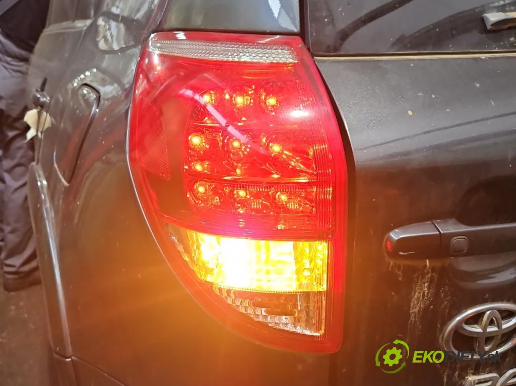 Toyota Rav4 III 2005-2012 2.2 D-CAT 177 hp manual 130 kW 2231 cm3 5- světlo zadní levé  (Klika dveří ostatní)