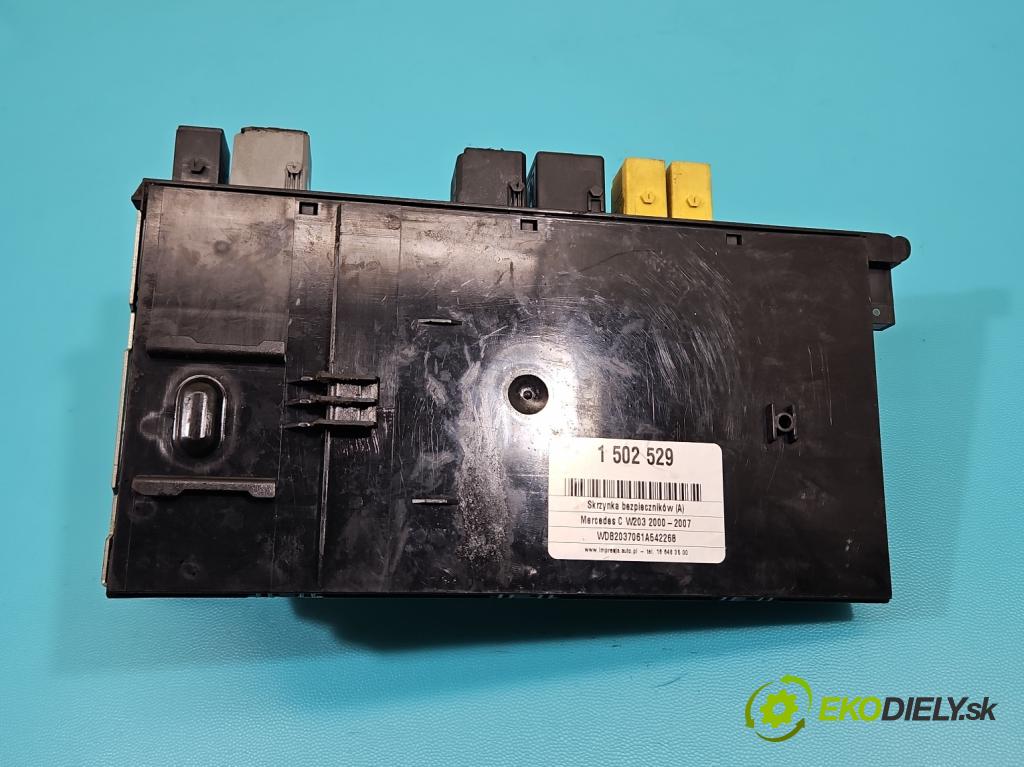 Mercedes C W203 2000-2007 2,2.0 cdi 143 hp automatic 105 kW 2148 cm3 3- skříňka pojistková 2035451801 (Pojistková skříňka)