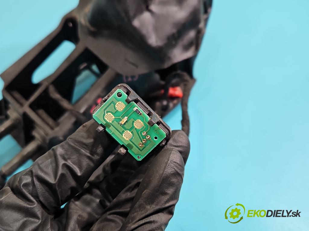 Citroen C3 I 2002-2009 1.4 hdi 68 HP manual 50 kW 1398 cm3 5- Páka: Změny: stupeň,rýchlosť 9681359480 (Rýchlostná páka (kulisa))